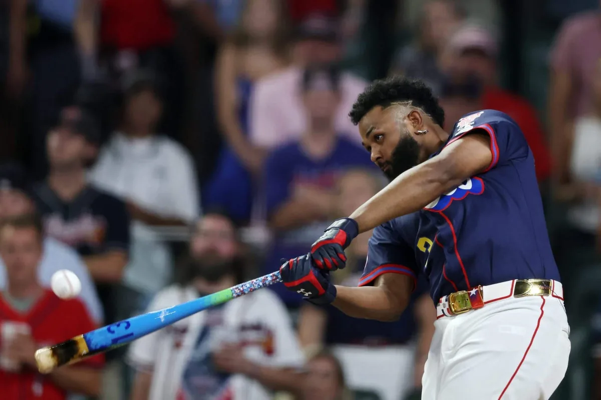 Outfield fans at Home Run Derby to receive giant baseball gloves